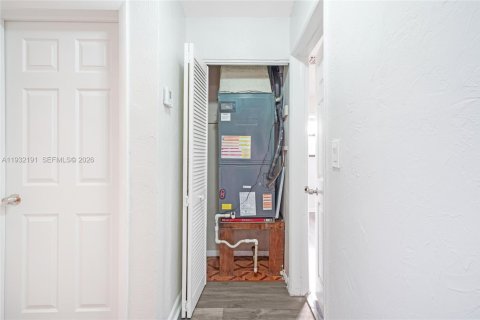 Купить виллу или дом в Окленд-Парк, Флорида 4 спальни, 138.89м2, № 1998673 - фото 22