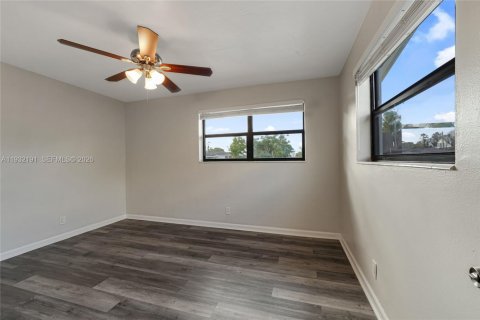 Купить виллу или дом в Окленд-Парк, Флорида 4 спальни, 138.89м2, № 1998673 - фото 14