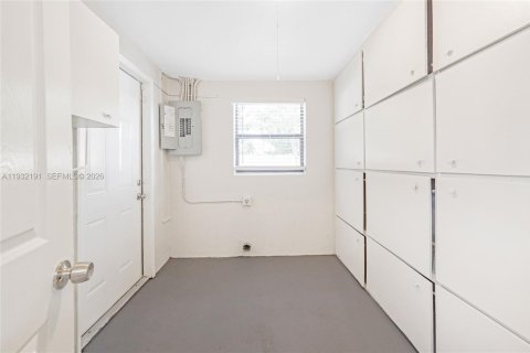 Купить виллу или дом в Окленд-Парк, Флорида 4 спальни, 138.89м2, № 1998673 - фото 23