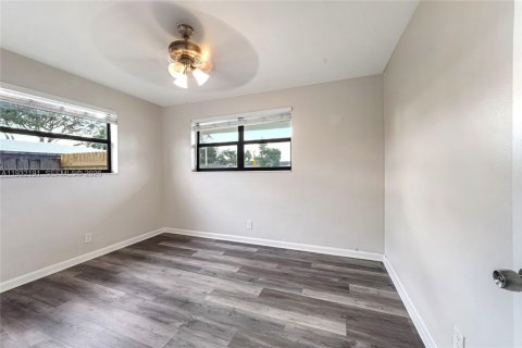 Купить виллу или дом в Окленд-Парк, Флорида 4 спальни, 138.89м2, № 1998673 - фото 17