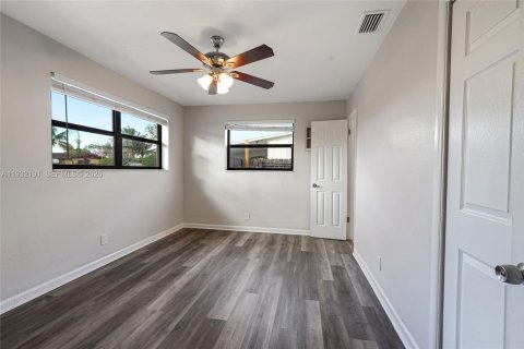 Купить виллу или дом в Окленд-Парк, Флорида 4 спальни, 138.89м2, № 1998673 - фото 8