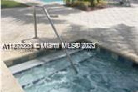 Снять в аренду кондоминиум в Дорал, Флорида 1 спальня, 99.41м2, № 1985127 - фото 19