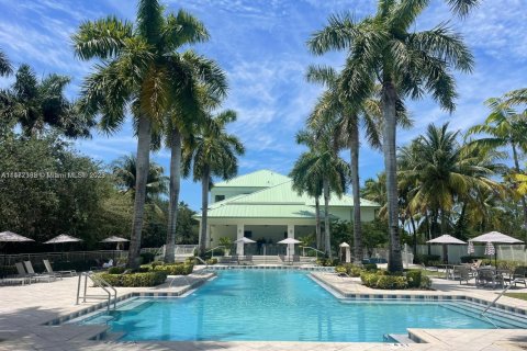 Снять в аренду кондоминиум в Дорал, Флорида 1 спальня, 99.41м2, № 1985127 - фото 1