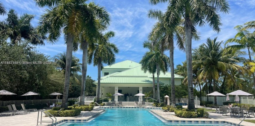 Кондоминиум с 1 спальней в Дорал, Флорида № 1985127