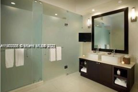 Снять в аренду кондоминиум в Дорал, Флорида 1 спальня, 99.41м2, № 1985127 - фото 22