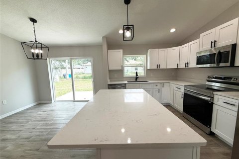 House in Ocala, Florida 3 bedrooms, 112.32 sq.m. № 2232306 - photo 6