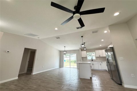House in Ocala, Florida 3 bedrooms, 112.32 sq.m. № 2232306 - photo 4