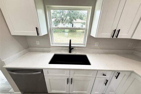 House in Ocala, Florida 3 bedrooms, 112.32 sq.m. № 2232306 - photo 9