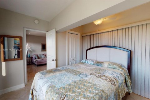 Condominio en venta en Hallandale Beach, Florida, 1 dormitorio, 71.53 m2 № 1021812 - foto 20