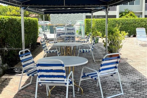 Condominio en venta en Hallandale Beach, Florida, 1 dormitorio, 71.53 m2 № 1021812 - foto 30
