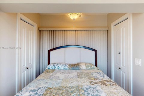 Condominio en venta en Hallandale Beach, Florida, 1 dormitorio, 71.53 m2 № 1021812 - foto 19