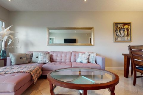 Condominio en venta en Hallandale Beach, Florida, 1 dormitorio, 71.53 m2 № 1021812 - foto 8