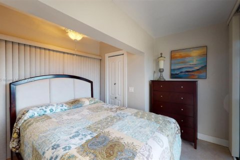 Condominio en venta en Hallandale Beach, Florida, 1 dormitorio, 71.53 m2 № 1021812 - foto 18