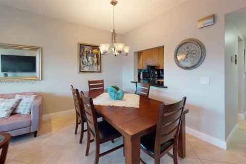 Condominio en venta en Hallandale Beach, Florida, 1 dormitorio, 71.53 m2 № 1021812 - foto 24