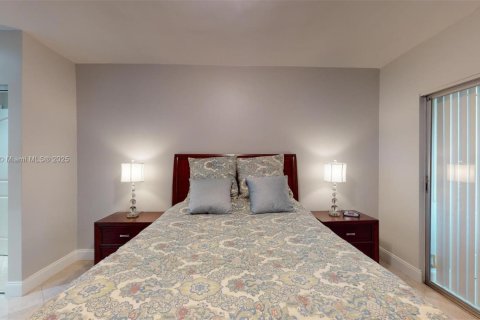 Condominio en venta en Hallandale Beach, Florida, 1 dormitorio, 71.53 m2 № 1021812 - foto 10