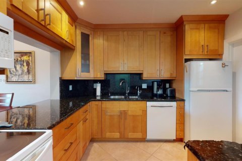 Condominio en venta en Hallandale Beach, Florida, 1 dormitorio, 71.53 m2 № 1021812 - foto 5