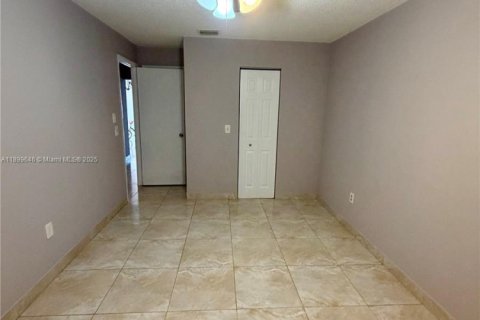 Villa ou maison à vendre à Greenacres, Floride: 2 chambres, 75.25 m2 № 1968180 - photo 5