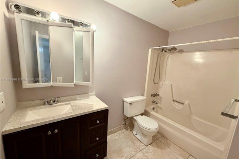 Villa ou maison à vendre à Greenacres, Floride: 2 chambres, 75.25 m2 № 1968180 - photo 6