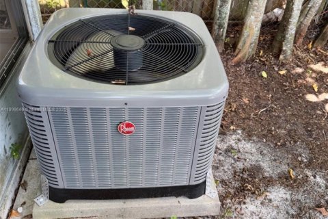 Villa ou maison à vendre à Greenacres, Floride: 2 chambres, 75.25 m2 № 1968180 - photo 14