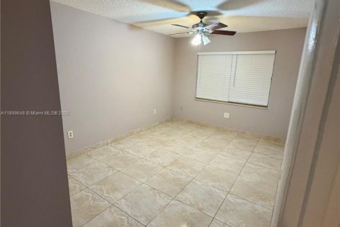 Villa ou maison à vendre à Greenacres, Floride: 2 chambres, 75.25 m2 № 1968180 - photo 4