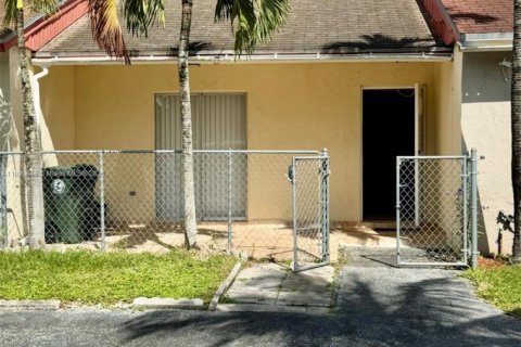Villa ou maison à vendre à Greenacres, Floride: 2 chambres, 75.25 m2 № 1968180 - photo 1