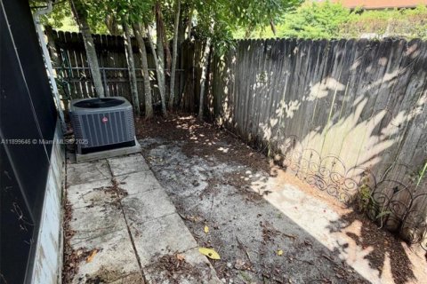 Villa ou maison à vendre à Greenacres, Floride: 2 chambres, 75.25 m2 № 1968180 - photo 13