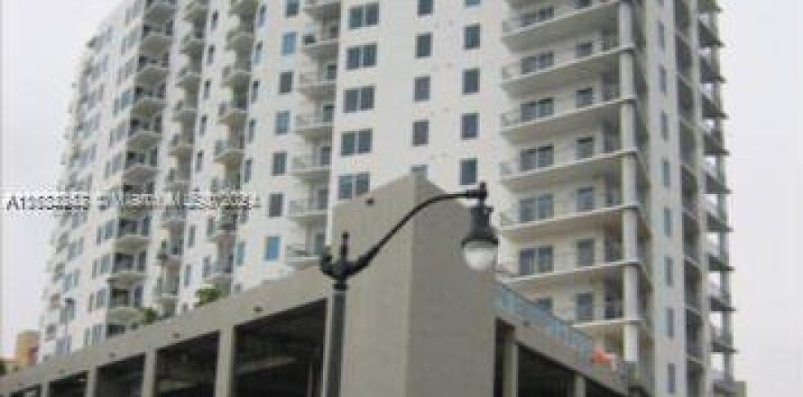 Condominio en Miami, Florida, 2 dormitorios № 1869927