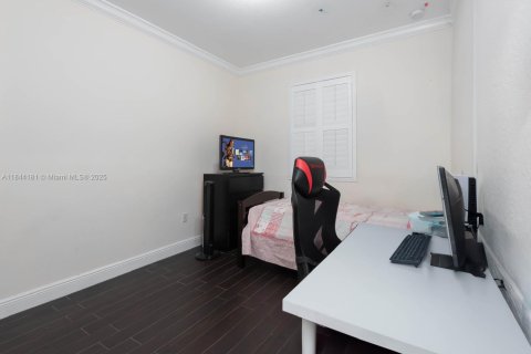 House in Miami, Florida 5 bedrooms, 214.79 sq.m. № 1839687 - photo 27