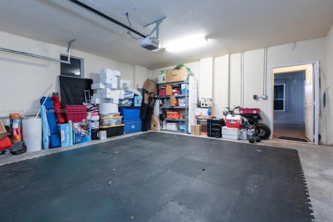 House in Miami, Florida 5 bedrooms, 214.79 sq.m. № 1839687 - photo 6