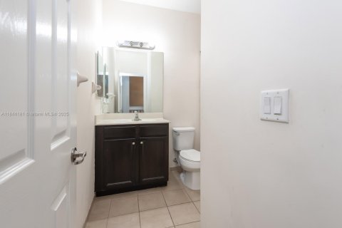 House in Miami, Florida 5 bedrooms, 214.79 sq.m. № 1839687 - photo 18
