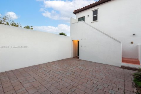 House in Miami, Florida 5 bedrooms, 214.79 sq.m. № 1839687 - photo 4