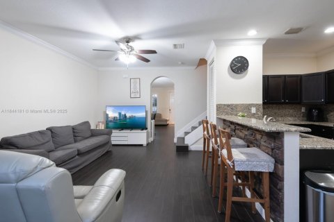 House in Miami, Florida 5 bedrooms, 214.79 sq.m. № 1839687 - photo 11