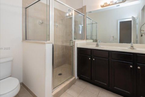 House in Miami, Florida 5 bedrooms, 214.79 sq.m. № 1839687 - photo 23