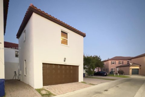 House in Miami, Florida 5 bedrooms, 214.79 sq.m. № 1839687 - photo 30