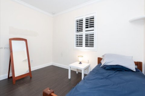 House in Miami, Florida 5 bedrooms, 214.79 sq.m. № 1839687 - photo 26