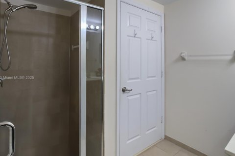House in Miami, Florida 5 bedrooms, 214.79 sq.m. № 1839687 - photo 28