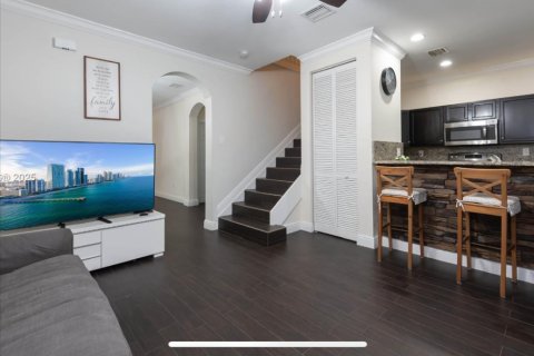 House in Miami, Florida 5 bedrooms, 214.79 sq.m. № 1839687 - photo 13
