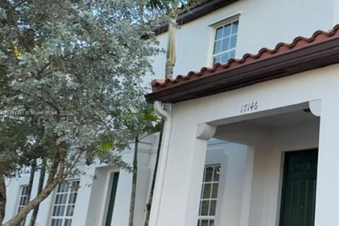 House in Miami, Florida 5 bedrooms, 214.79 sq.m. № 1839687 - photo 1