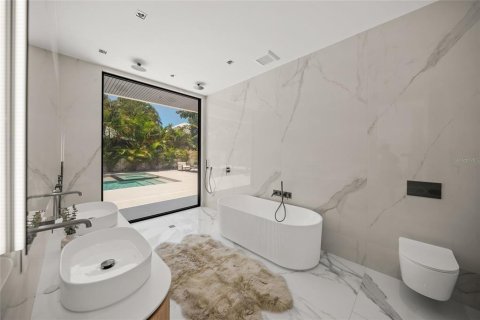Casa en venta en Sarasota, Florida, 5 dormitorios, 489.59 m2 № 2277894 - foto 18