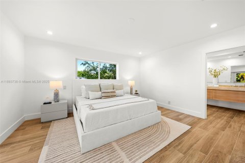 House in Pinecrest, Florida 5 bedrooms, 197.6 sq.m. № 1948639 - photo 29