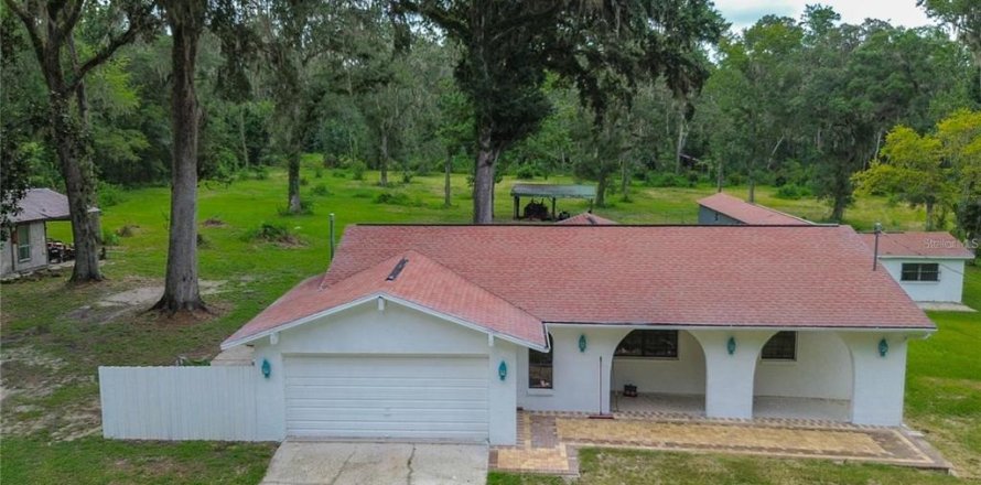 Villa ou maison à Brooksville, Floride 3 chambres, 185.9 m2 № 1823045