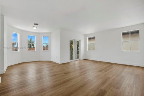House in Miami, Florida 3 bedrooms, 256.6 sq.m. № 2076165 - photo 7