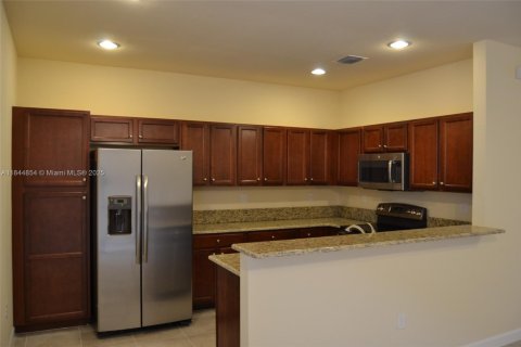 Touwnhouse à louer à Miami, Floride: 3 chambres, 161.65 m2 № 1857164 - photo 3