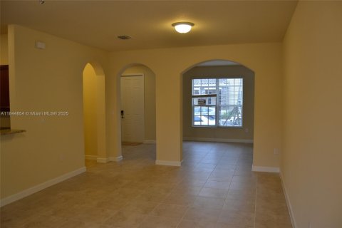 Touwnhouse à louer à Miami, Floride: 3 chambres, 161.65 m2 № 1857164 - photo 4