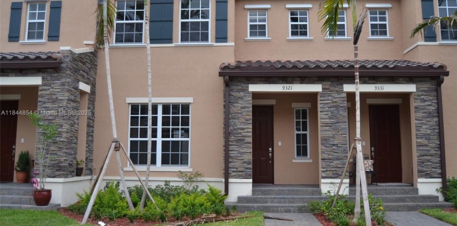 Touwnhouse à Miami, Floride 3 chambres, 161.65 m2 № 1857164