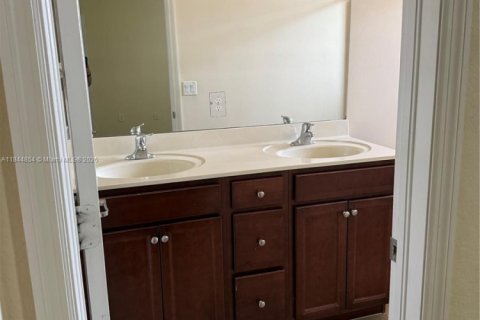 Touwnhouse à louer à Miami, Floride: 3 chambres, 161.65 m2 № 1857164 - photo 13