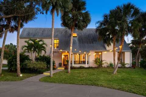 House in Sarasota, Florida 5 bedrooms, 255.2 sq.m. № 1519551 - photo 1