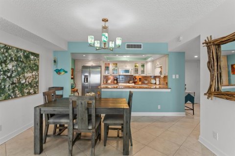 Condo in Clearwater, Florida, 3 bedrooms  № 2231660 - photo 8