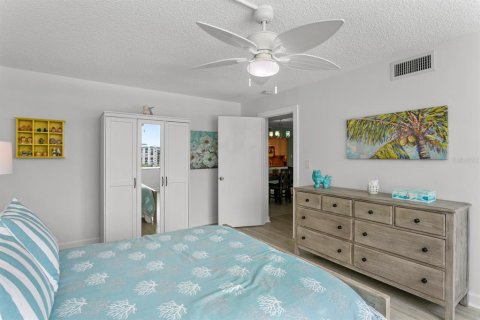 Condo in Clearwater, Florida, 3 bedrooms  № 2231660 - photo 22
