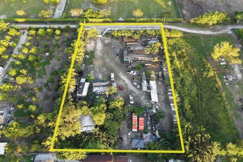 Propiedad comercial en venta en Miami, Florida № 1991860 - foto 7